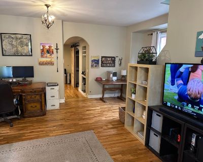 Total rooms: 3. Deposit: $500.00 * Utilities included?: No * Fees apply?: No. No preference. Smoking is allowed. Not for couples. Furnishings: Unfurnished * Living room: No * Broadband included: No. Availability Available 09 Nov 2025 Minimum term None Maximum term None. Hi! I am relocating and I'm looking for someone to take over my half of the lease for the final 6 months. The room is availabl...