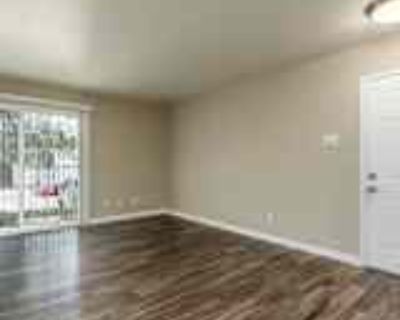 2 Bedroom 1BA 969 ft² Pet-Friendly Apartment For Rent in Dallas, TX 4566 W Kiest Blvd unit 1068