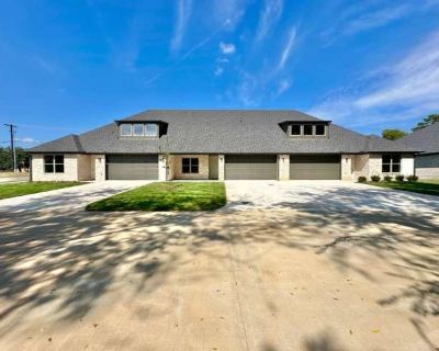 4 Bedroom 2BA 1518 ft Pet-Friendly Apartment For Rent in Smith County, TX
