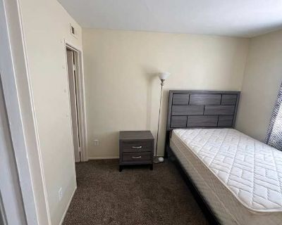 Available on: now. Furnished. Internet included * Students welcome * 40+ years welcome. 1 room available for rent in a 3 bedroom 2&1/2 bath house Shared kitchen Can come furnished or unfurnished. Rent $1,000 per month Bills Included Security deposit $600 Property type Townhouse Room furnishing Furnished Preferred gender Females Available on Now Stay length Maximum 12 months. Ideally we are look...