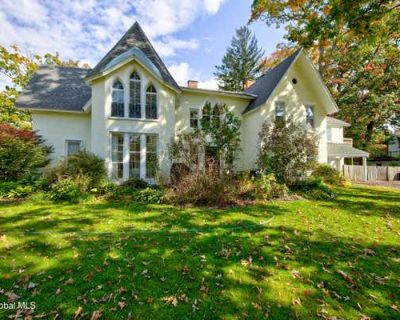 3 Bedroom 3BA 2500 ft Furnished Multi Family Home For Sale in SARATOGA SPRINGS, NY