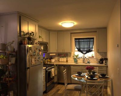 Available on: december 1. Unfurnished. Parking available * Internet included. Clean 10x10 bedroom in my shared apartments. Bright windows. New appliances. Shared common areas. No pets. No smoking. Near major highways. This charming 2-bedroom, 1-bathroom house offers a warm and comfortable space perfect for shared living. Featuring reasonable space for a living room, a private backyard, this hom...