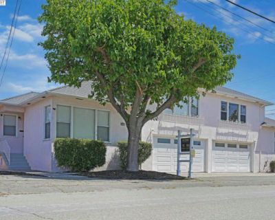 1950 ft Duplex For Sale in Castro Valley, CA