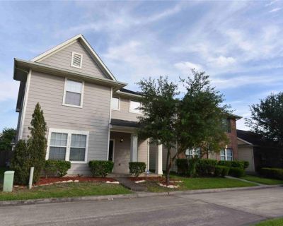 4 Bedroom 2BA 2140 ft Single Family Detached House For Rent in Houston, TX