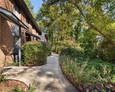 609 Hillsborough Street. Great weather, college town vibes and a thriving arts scene make Chapel Hill warm and welcoming. In unit laundry Patio / balcony Dishwasher Pet friendly Parking Recently renovated Unit Amenities air conditioning dishwasher furnished in unit laundry patio / balcony walk in closets recently renovated stainless steel Property Amenities cats allowed dogs allowed pet friendl...