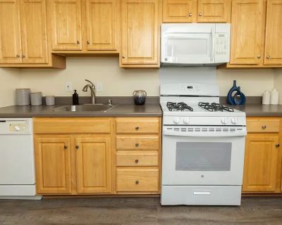 1 Bedroom 1BA 700 ft Pet-Friendly Apartment For Rent in Arbutus, MD