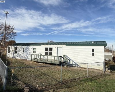 3 Bedroom 2BA 938 ft Single Family House For Sale in Pendleton, OR