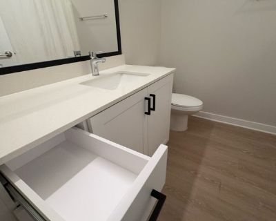 Total rooms: 2. Deposit: $150.00 * Utilities included?: Yes. No preference. Smoking is allowed. Not for couples. Age preference: 18 - 40. Furnishings: Unfurnished * Parking: Yes * Balcony/roof terrace: Yes * Disabled access: * Living room: shared * Broadband included: Yes. Availability Available Nov 12 2025 Minimum term None Maximum term None. Large room with walk-in closet and your own private...