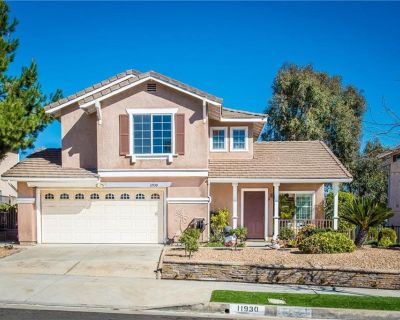 For Sale: 11930 Edgecliff Ave in Sylmar for $799,000