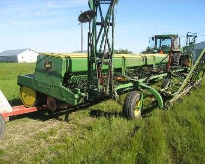 John Deere 9350 30' Press Drills