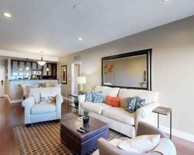 Avg / night: $217. Monthly, ocean-view condo one block from the beach & restaurants with pool & AC | Located in Fort Lauderdale, FL | 3.8 Stars | 1 Bed, 1 Bath | No Pets. No pets. Max 2 guests. You'll be able to make the most of everything that Fort Lauderdale offers at this light-filled condo in Harbor Haven, where you'll wake up each morning to views of rustling palms and the shimmering Atlan...