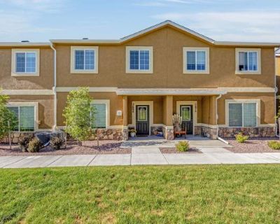 3 Bedroom 2.5BA 1606 ft Apartment For Rent in Colorado Springs, CO