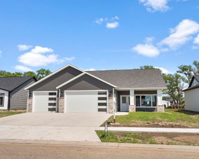 3 Bedroom 2BA 1588 ft Single Family House For Sale in Bismarck, ND