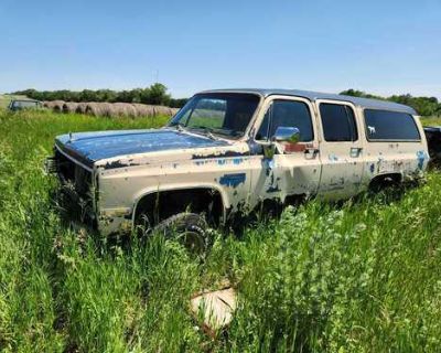 For sale 88 chevy suburban for parts no motor or tranny will sell whole thing also