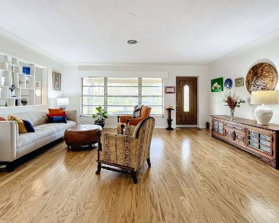 Furnished Room for Rent - Private Bed/Bath/LR ins quiet St Pete home.