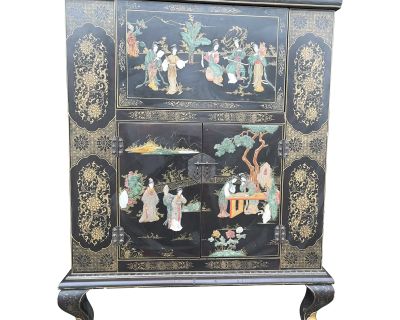 Late 20th Century Vintage Chinese Style Bar Cabinet
