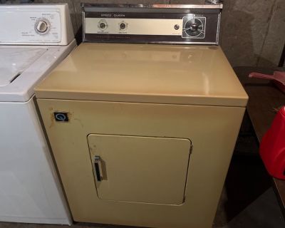 Speed Queen Vintage Dryer 44 x 28