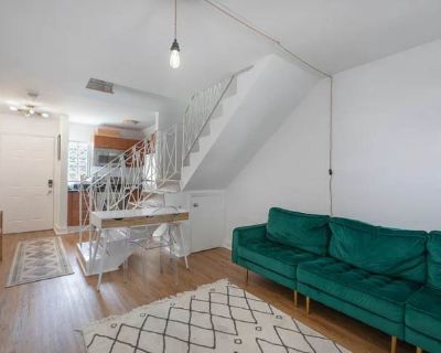 1 Bedroom 1BA 400 ft Pet-Friendly Apartment For Rent in Miami, FL