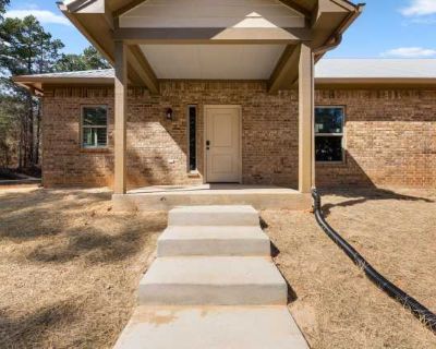 3 Bedroom 2BA 1225 ft Apartment For Rent in Smith County, TX