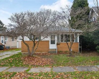 3 Bedroom 1BA 1040 ft Apartment For Rent in Akron, OH