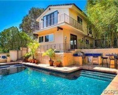 4 Bedroom 3BA 3068 ft Apartment For Rent in Woodland Hills, CA