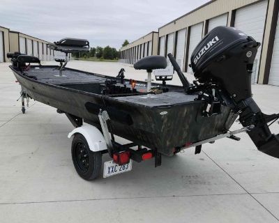 Lowe Custom Fishing Boat