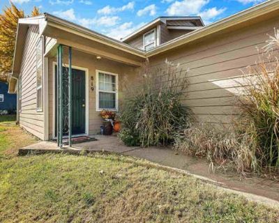 3 Bedroom 2BA 1220 ft Condominium For Sale in MANHATTAN, KS