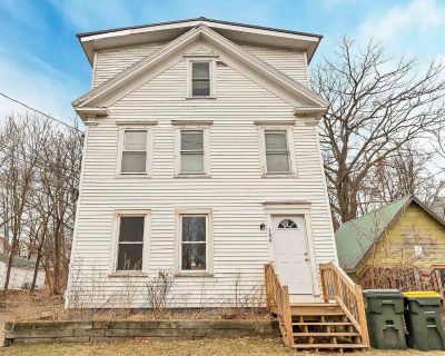 1 Bedroom 1BA 850 ft Apartment For Rent in Laconia, NH