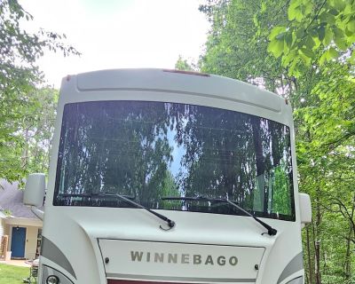 2018 Winnebago INTENT 30R