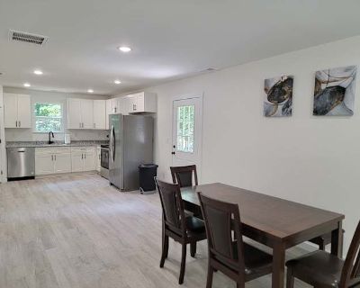 Available on: now. Unfurnished. Parking available * Internet included * LGBTQ+ friendly * Students welcome * 40+ years welcome Lina will require background checks for this room Learn more. Room for Rent in the Heart of Hickory! Looking for clean, safe, and affordable housing? *Private bedroom with shared 1.5 bathrooms with only one other person $675 *Master bedroom with own ensuite bathroom $80...