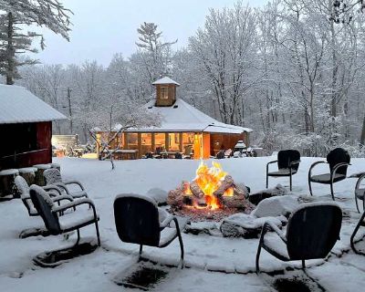 3 Bedroom 2.5BA 1000 ft Pet-Friendly Apartment For Rent in Zena, NY