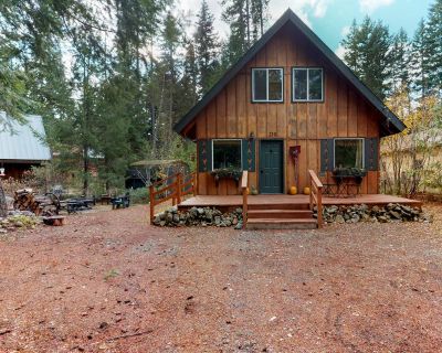 2 Bedroom 1BA Cabin Vacation Rental in Get Away From It All, Easton, WA