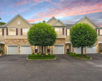 2 Bedroom 3BA 1494 ft Condominium For Sale in BAY SHORE, NY