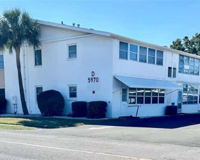 1 Bedroom 1BA 585 ft Furnished Condominium For Sale in ST PETERSBURG, FL