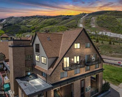 2 Bedroom 2BA 1227 ft Furnished Condominium For Sale in PARK CITY, UT
