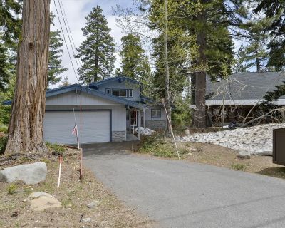 3 Bedroom 3BA 1734 ft Pet-Friendly House For Rent in Tahoe City, CA