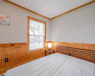 Available on: now. Furnished. Parking available * Internet included * LGBTQ+ friendly * Students welcome * 40+ years welcome PadSplit will require background checks for this room Learn more. Private Rooms in Spacious & beautiful Tanglebriar House, starting from $156/week, all utilities and Wifi included. Live in a Tanglebriar Home, a 3-min drive to Kroger Grocery Store in Red Bluff. Located nea...