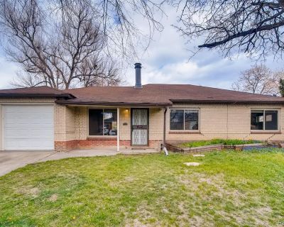 3 Bedroom 2BA 1385 ft Apartment For Rent in Aurora, CO