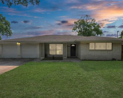 3 Bedroom 1BA 1710 ft Single-Family House For Sale in Houston, TX