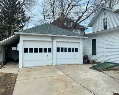 3 Bedroom 1BA 0 ft Pet-Friendly Apartment For Rent in Janesville, WI