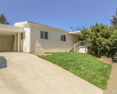 3 Bedroom 2BA 1452 ft Pet-Friendly Apartment For Rent in Marion County, OR