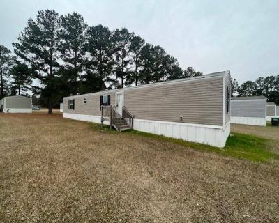3 Bedroom 2BA 924 ft Mobile Home For Rent in Dillon, SC