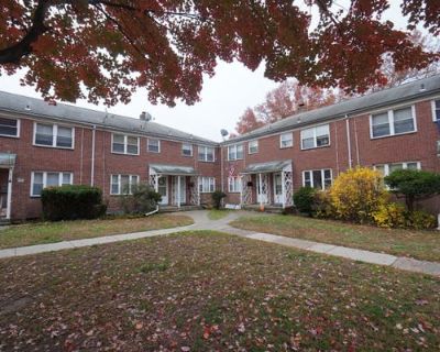3 Bedroom 1BA 1200 ft Condo For Sale in HAMDEN, CT