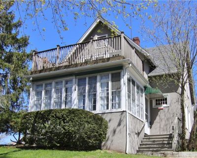 2 Bedroom 1BA 918 ft Condo For Rent in Greenwich, CT