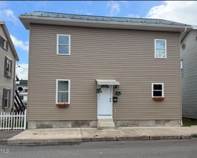 3 Bedroom 2BA 1600 ft Single Family House For Sale in Mifflinburg, PA