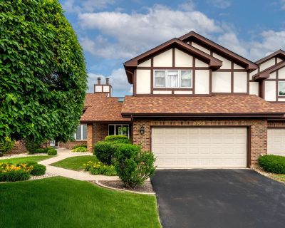 4 Bedroom 2BA 2000 ft Condo For Sale in Orland Park, IL