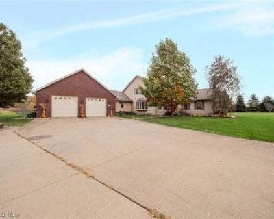 4 Bedroom 4BA 3 ft Single Family Residence For Sale in Amherst, OH