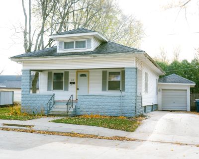 2 Bedroom 1BA 1024 ft Single Family House For Sale in Pontiac, IL