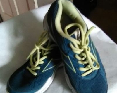 Women's rebooked shoes size 7