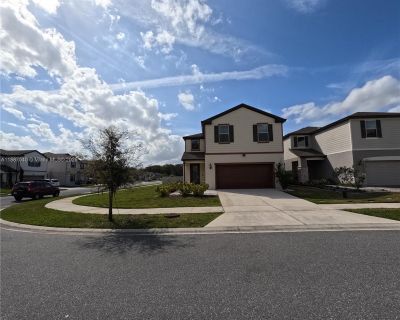 3 Bedroom 2BA 2463 ft Furnished House For Rent in Kissimmee, FL